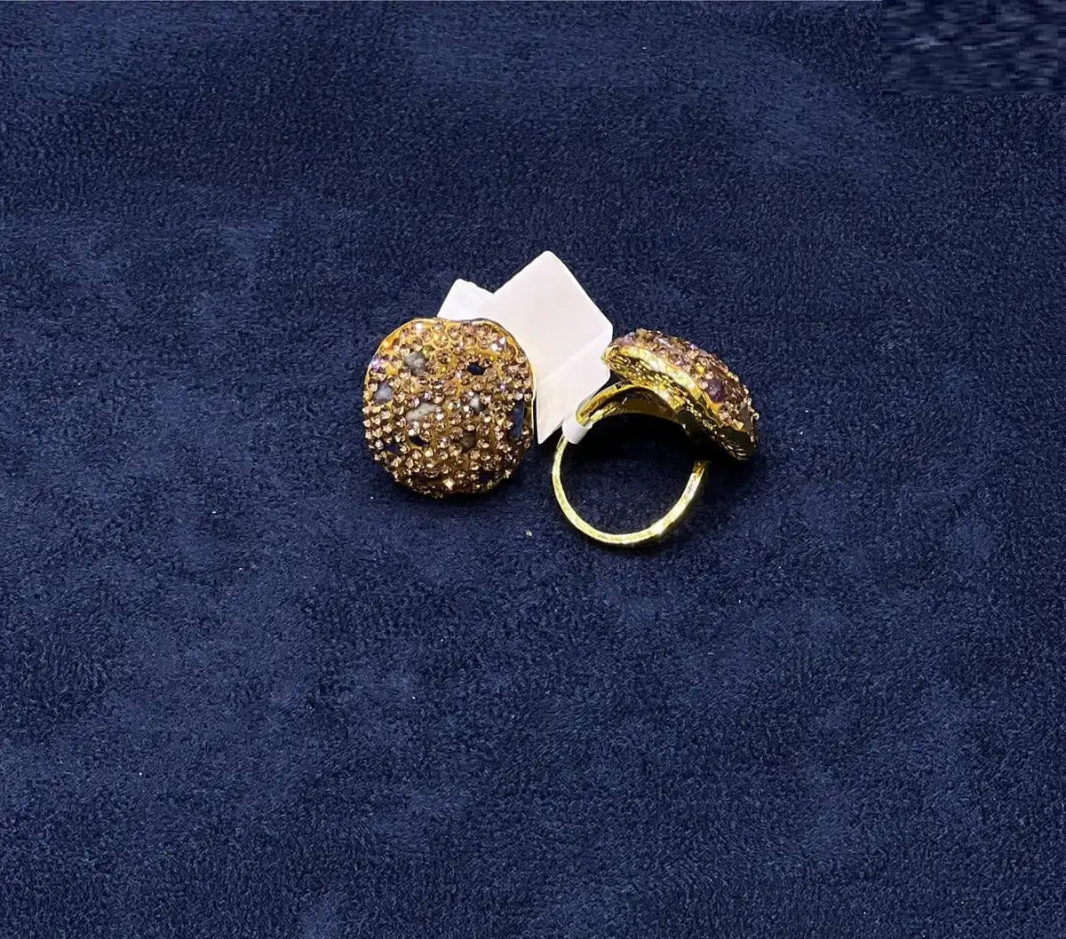 💎 CRYSTAL DOME STATEMENT RING – Bold Glamour with Dazzling Brilliance