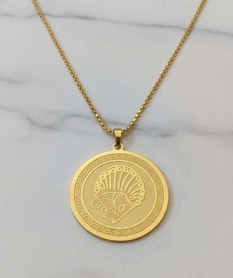 ✨ MEDALLION PENDANT NECKLACE – Timeless Elegance for Everyday Style