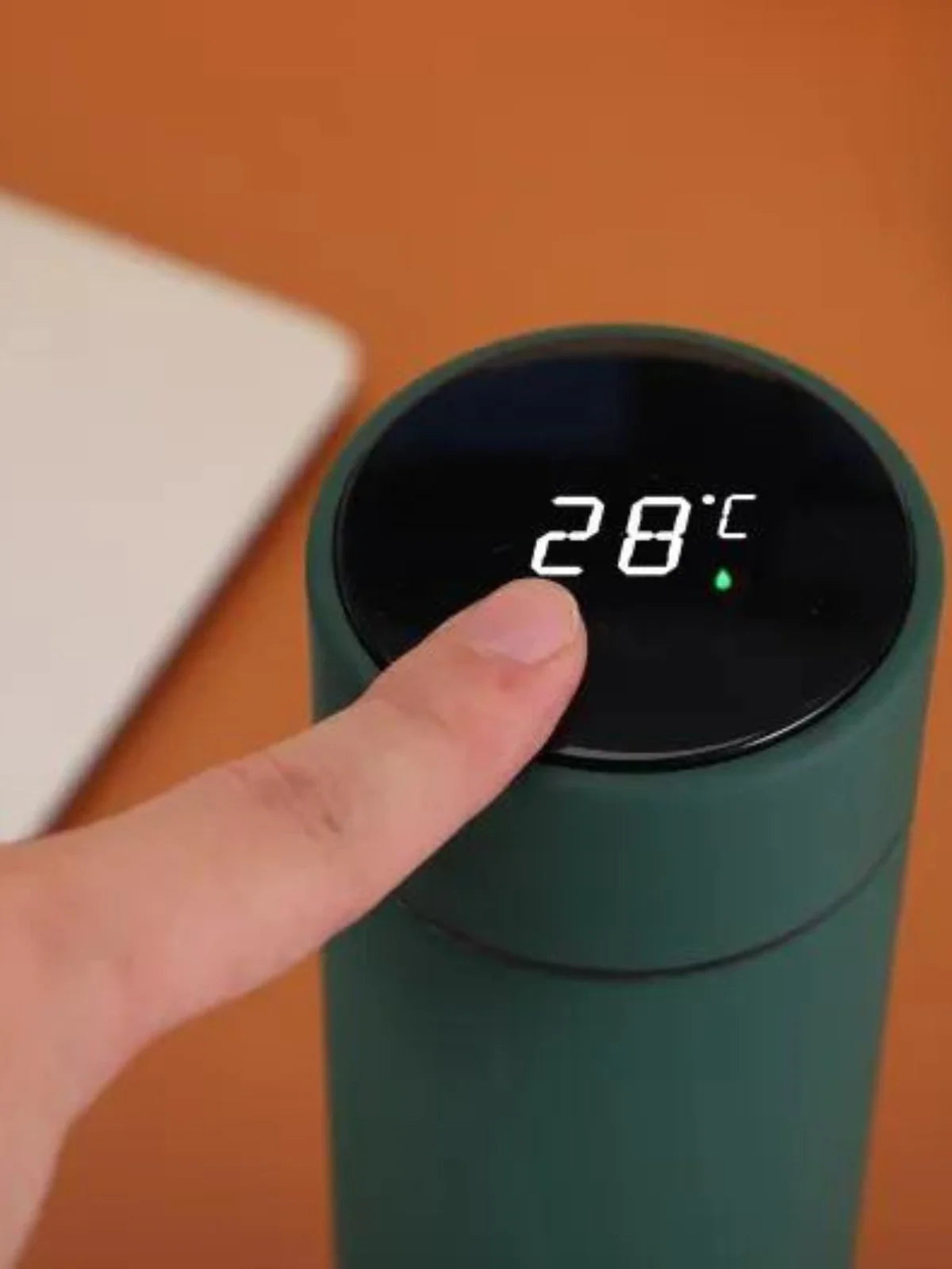⚡ كوب ذكي بشاشة عرض LED – جاهزية الترطيب بدرجة الحرارة في لمحة